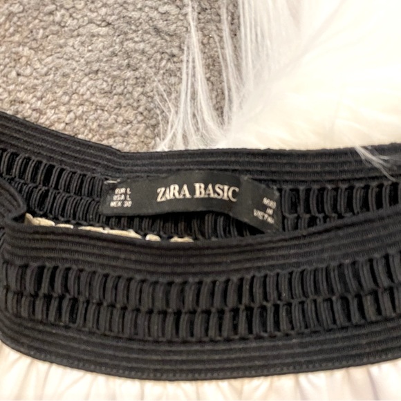 White Faux leather pleated skirt - Picture 3 of 6